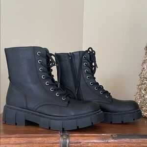 Black Women's Combat Boots 9 M Mix no.6